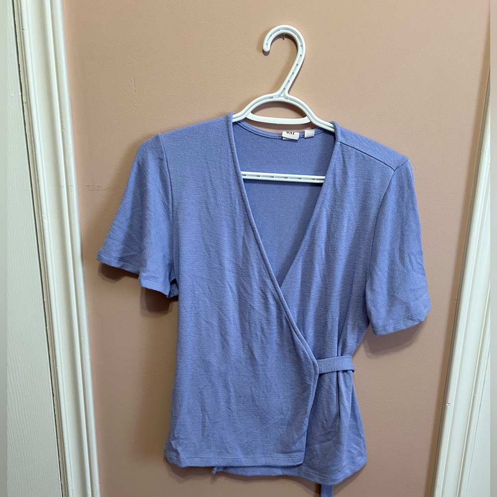 4/$10 Gap wrap top